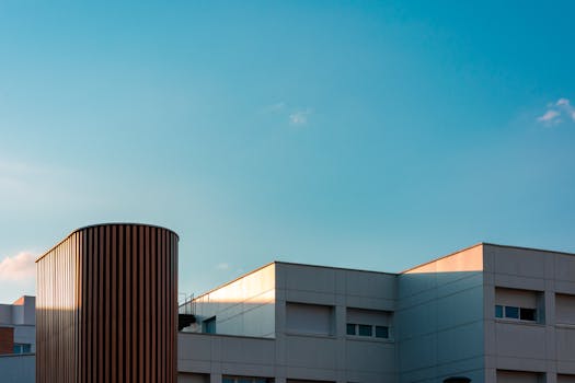 从两会部署到基层实践：传统产业焕新颜；新兴未来产业齐头并进；现代化体系加速成型。