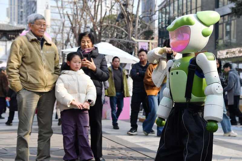  热气腾腾的中国年｜成都很“甜”：一“村糖”，粘万象 新闻