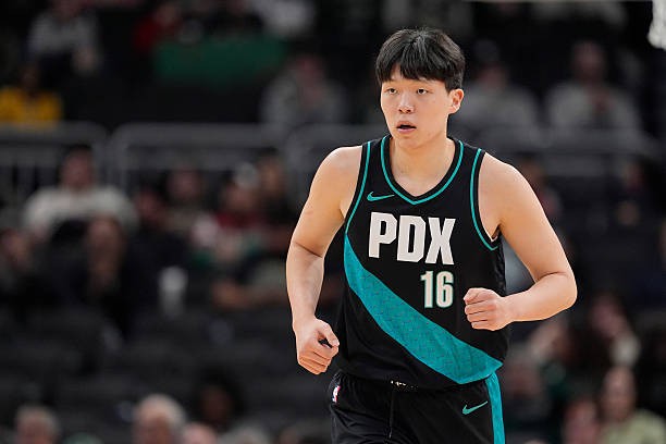 又是折返跑的一天,杨瀚森登场6分钟1中0得到1板1助&遭隔扣 新闻