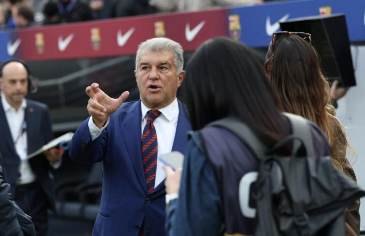  巴萨选举日临近；一线队球员多数站队拉波尔塔；变革呼声与稳定诉求激烈碰撞 体育新闻 巴萨选举日临近；一线队球员多数站队拉波尔塔；变革呼声与稳定诉求激烈碰撞 体育新闻 巴萨选举日临近；一线队球员多数站队拉波尔塔；变革呼声与稳定诉求激烈碰撞 体育新闻