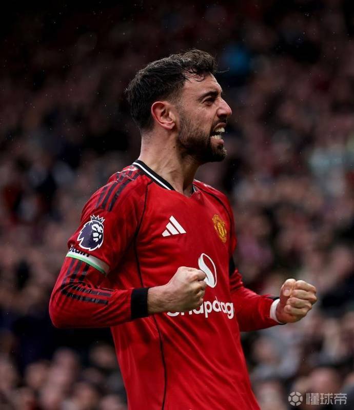  老特拉福德的不灭光芒；费尔南德斯用传球点燃希望，他正走向英超巅峰荣耀。 体育新闻 老特拉福德的不灭光芒；费尔南德斯用传球点燃希望，他正走向英超巅峰荣耀。 体育新闻 老特拉福德的不灭光芒；费尔南德斯用传球点燃希望，他正走向英超巅峰荣耀。 体育新闻