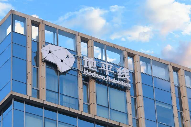 智驾企业深化技术投入，地平线调整硬件策略；舱驾融合方案成新增长点，行业竞争格局悄然演变。