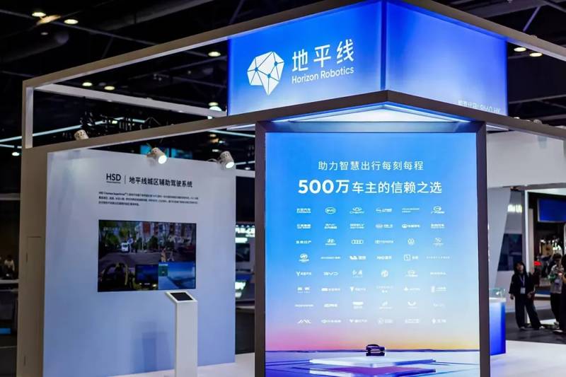  智驾企业深化技术投入，地平线调整硬件策略；舱驾融合方案成新增长点，行业竞争格局悄然演变。 汽车科技