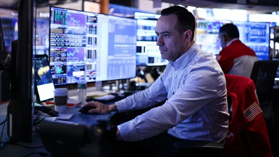 深度复盘:美股早盘上扬背后的市场逻辑与技术信号解读 股票财经