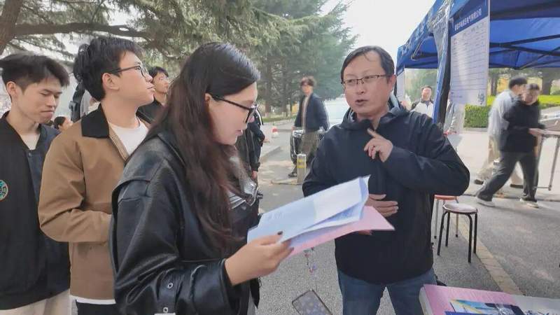  【技术解码】800+岗位背后的崂山引才方程式：一场春招如何撬动区域人才生态 新闻
