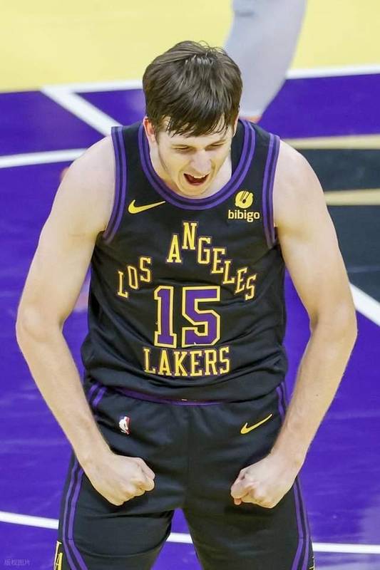  老詹真的伤了！湖人连遭重创背后的心酸与无奈：这一次，真的很难 体育新闻