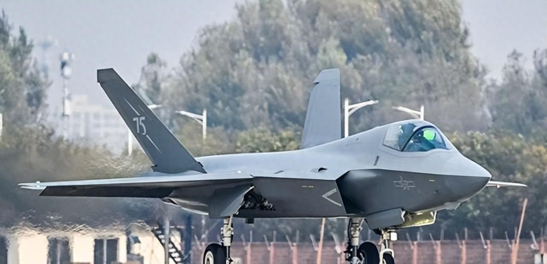  技术拆解：从F-35三泽部署看中美五代机战略博弈底层逻辑 新闻